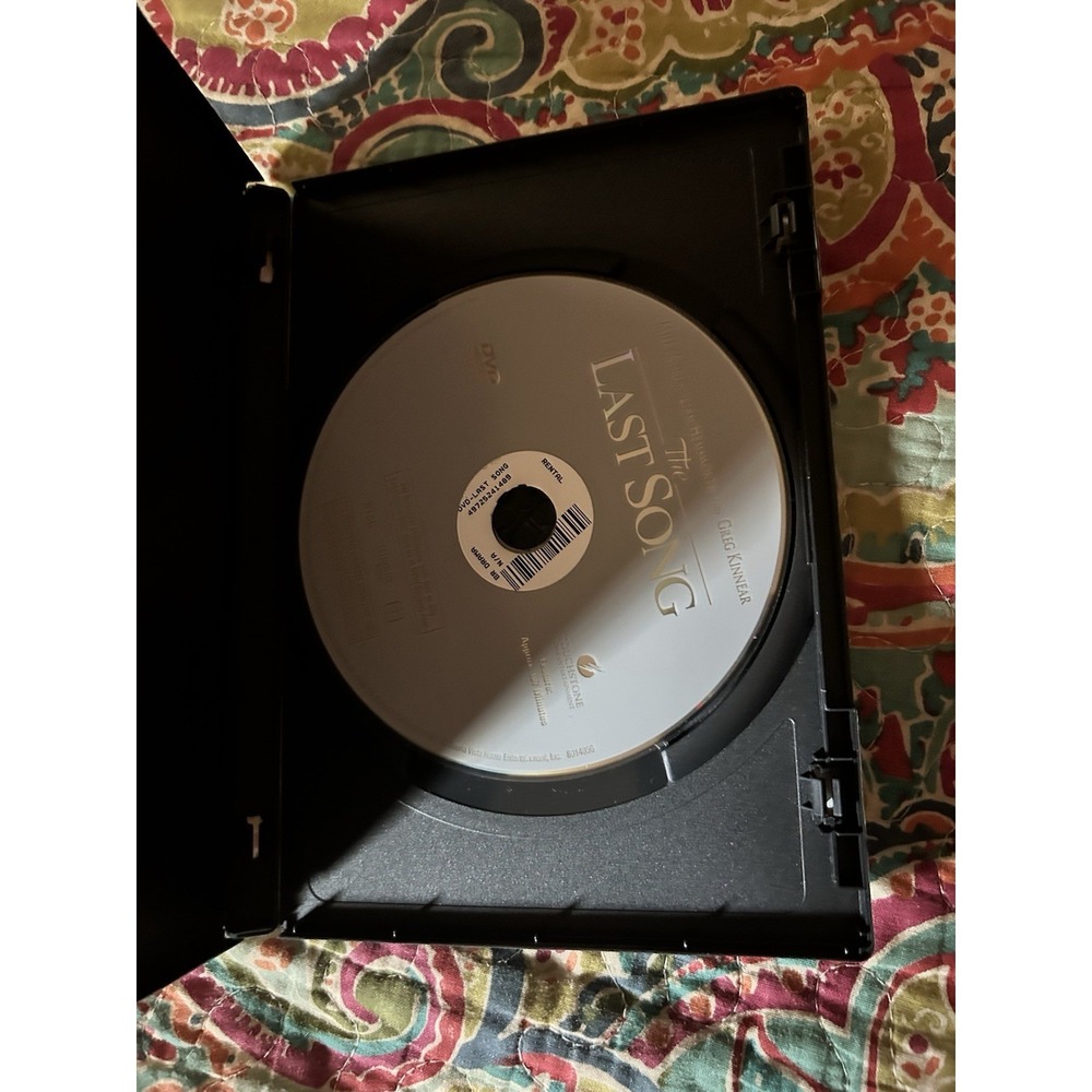 The Last Song Dvd - Picture 2 of 3